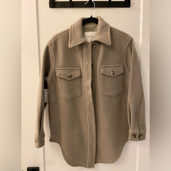 Aritzia - Ganna shirt in colour: dry basil - Picture 1 of 2